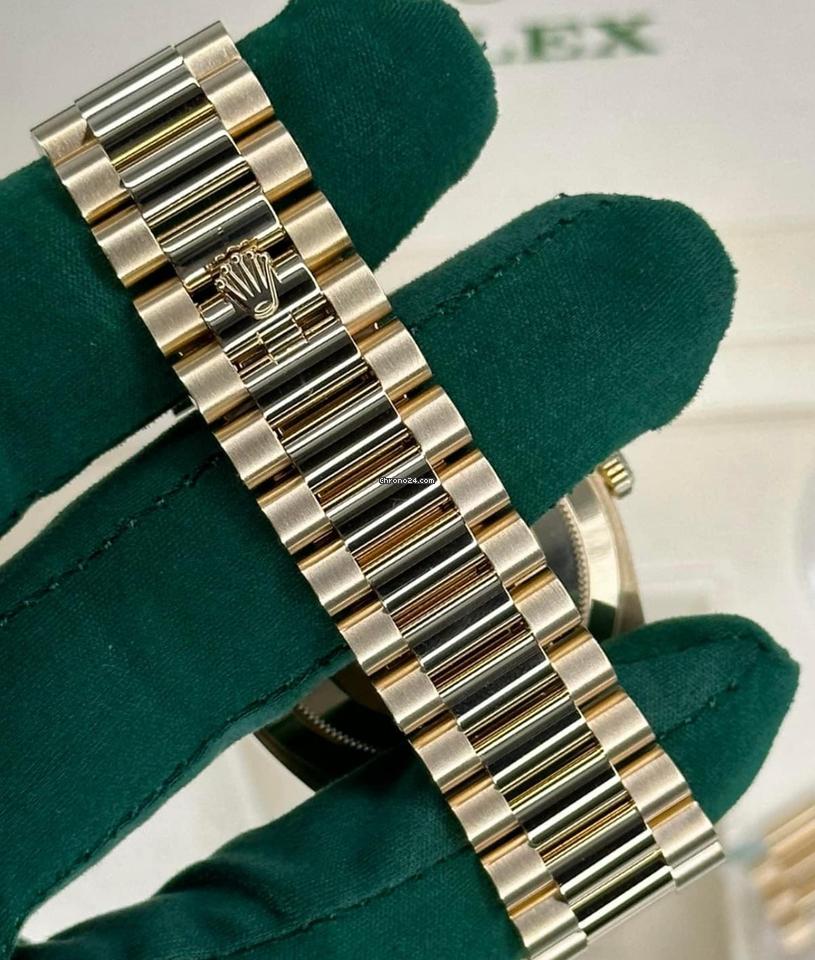 Rolex Day-Date 40 NEW 2023 Day-Date 40 GREEN LACQUER DIAL BAGUETTE BEZEL 228398TBR