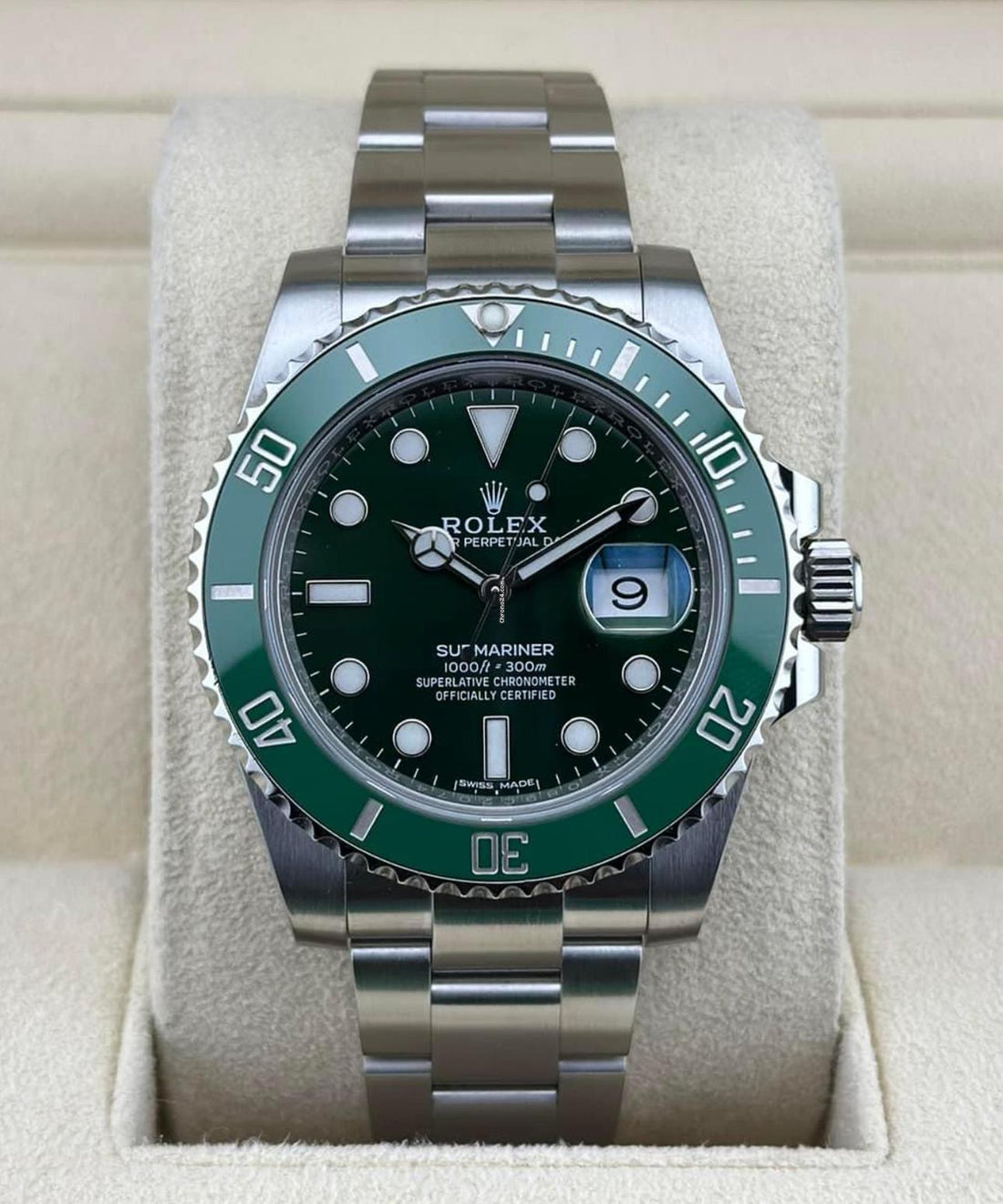 Rolex Submariner Date MINT Submariner Date 40mm “HULK” 126610LV