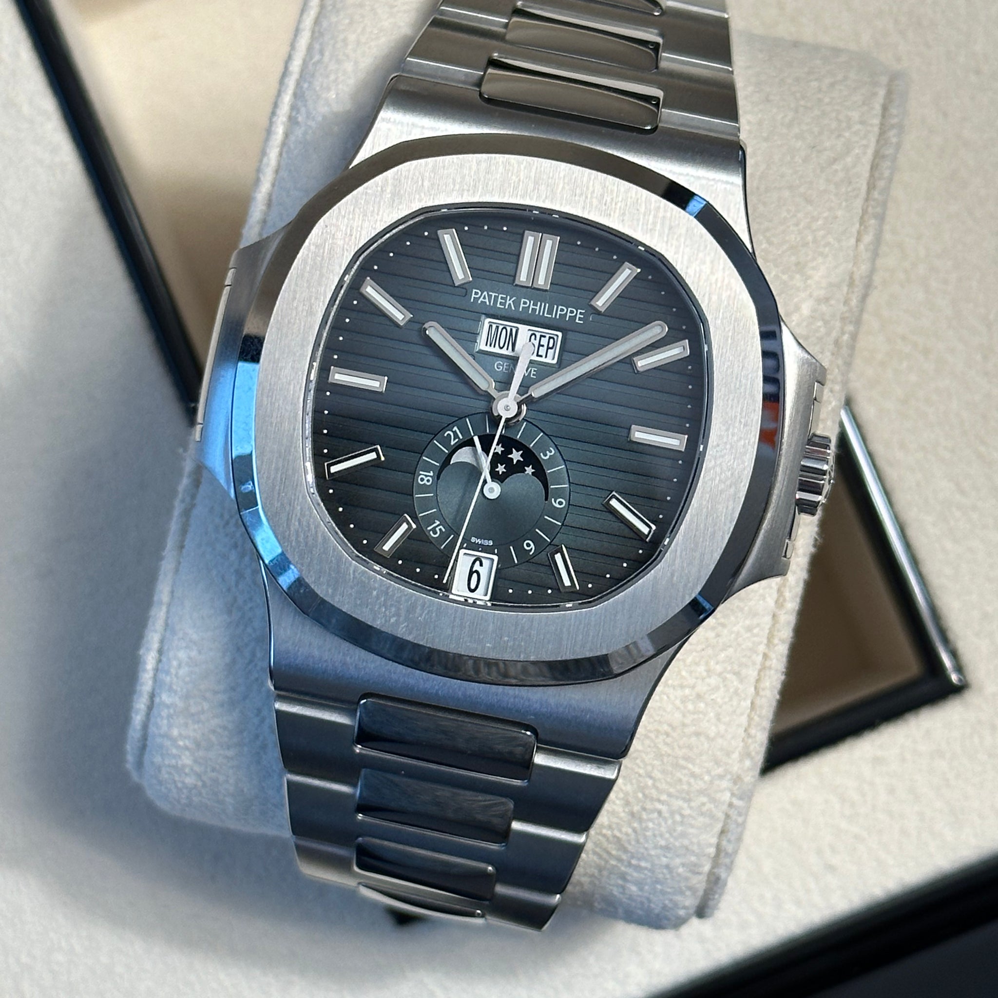 NEW 2022 5726 1A BLUE DIAL Patek Philippe Nautilus Annual Calendar Moo