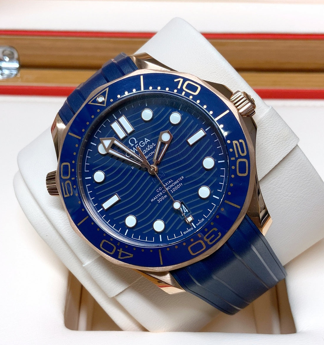 Omega Diver 300M Co‑Axial Master Chronometer 42 mm Sedna Gold 210.62.42.20.03.001