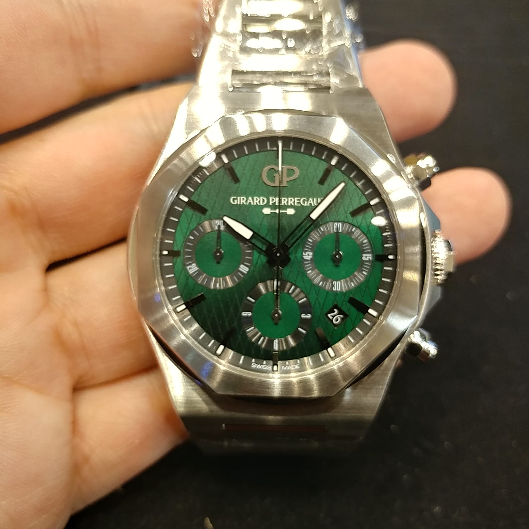 Girard Perregaux Aston Martin Edition Laureato Chronograph 81020-11-001-11A