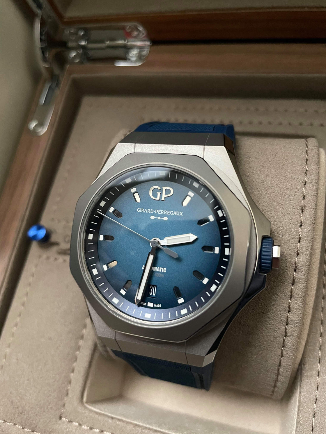 Girard Perregaux Absolute Ti 230