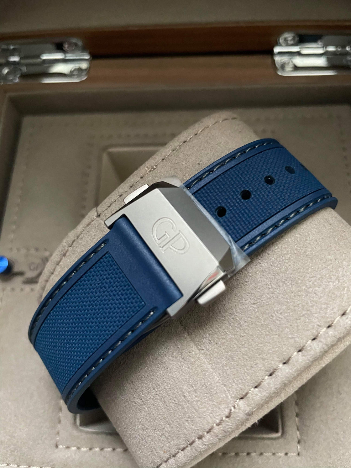 Girard Perregaux Absolute Ti 230