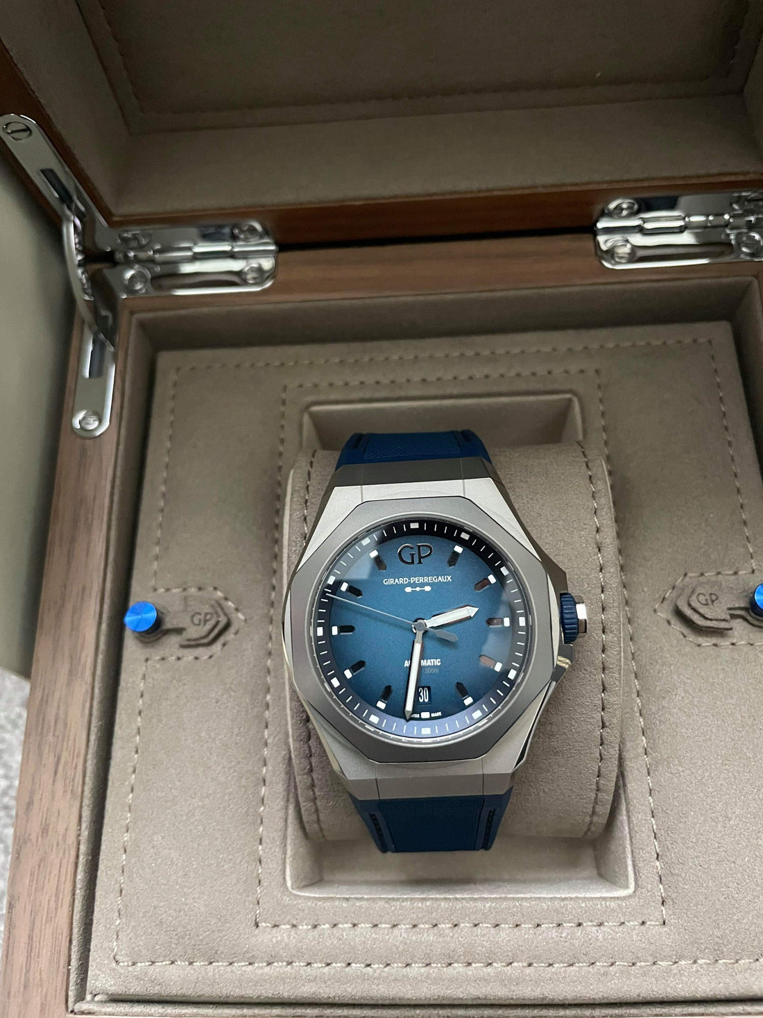 Girard Perregaux Absolute Ti 230