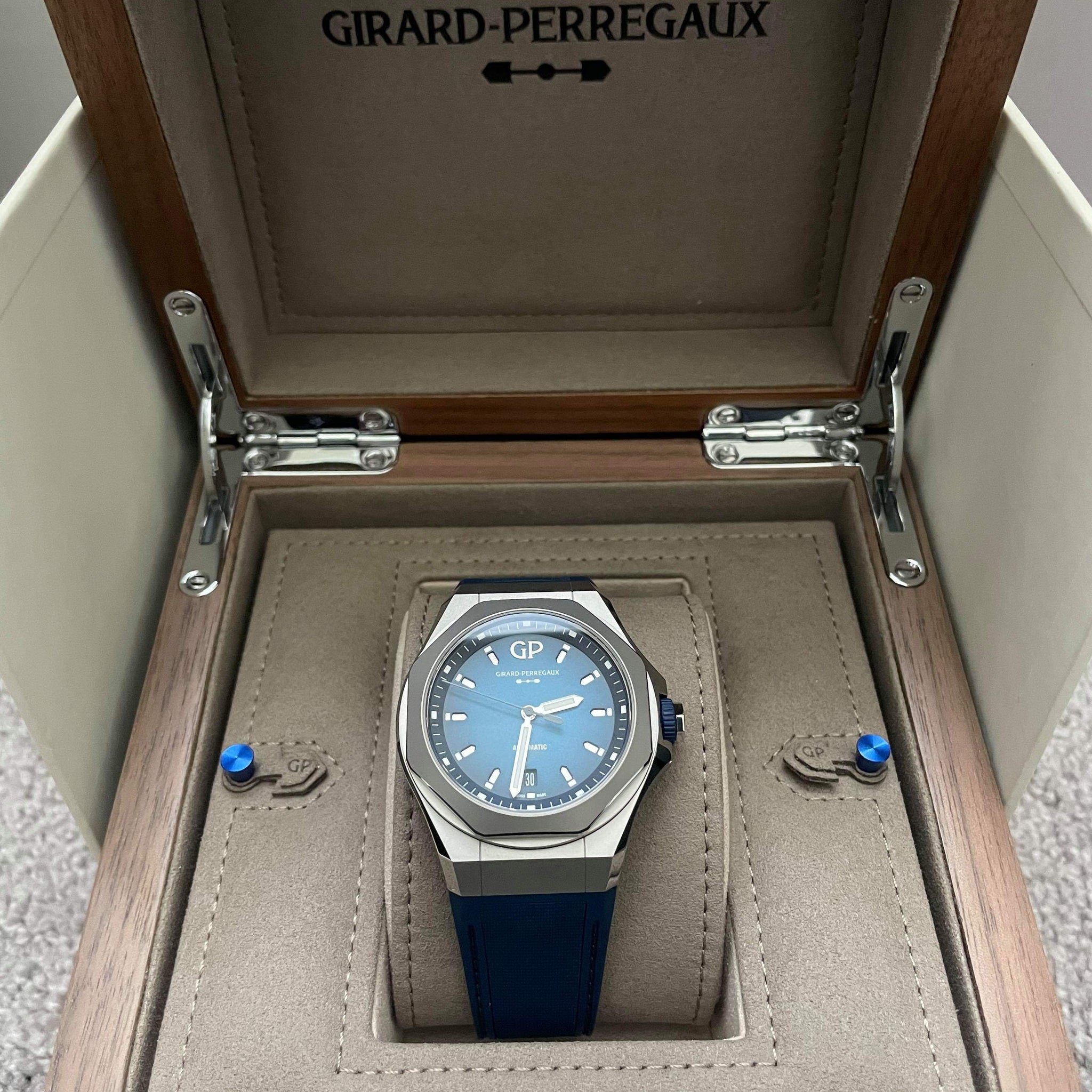 Girard Perregaux Absolute Ti 230