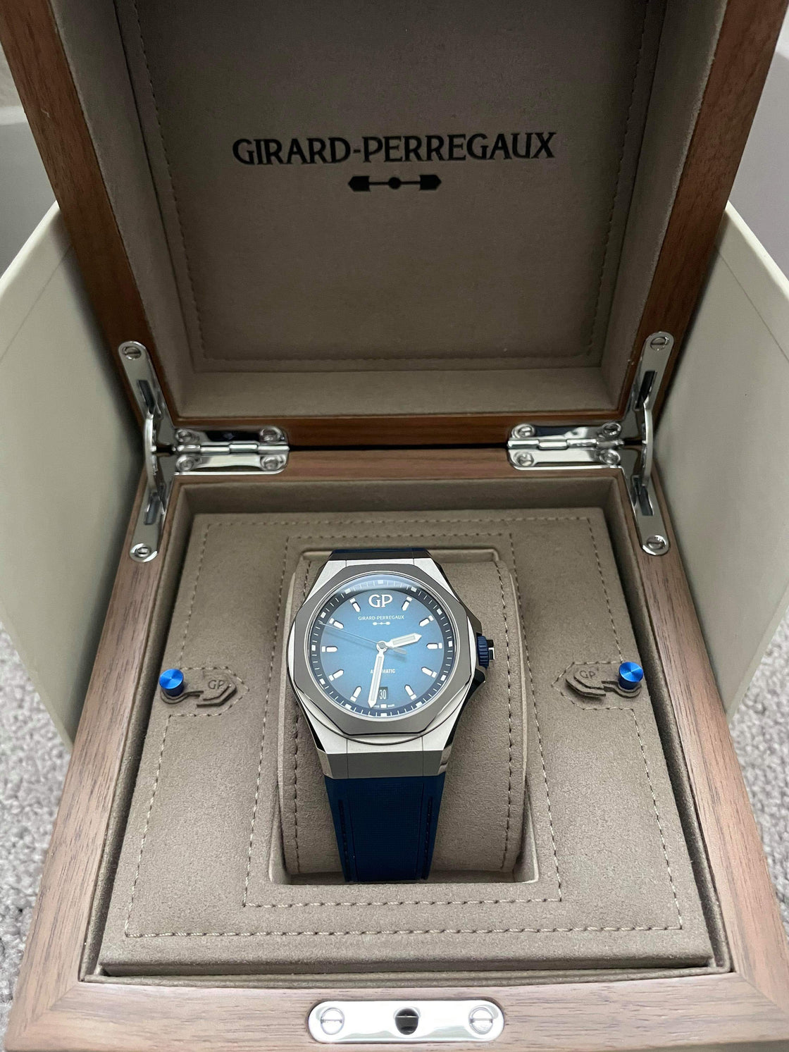 Girard Perregaux Absolute Ti 230